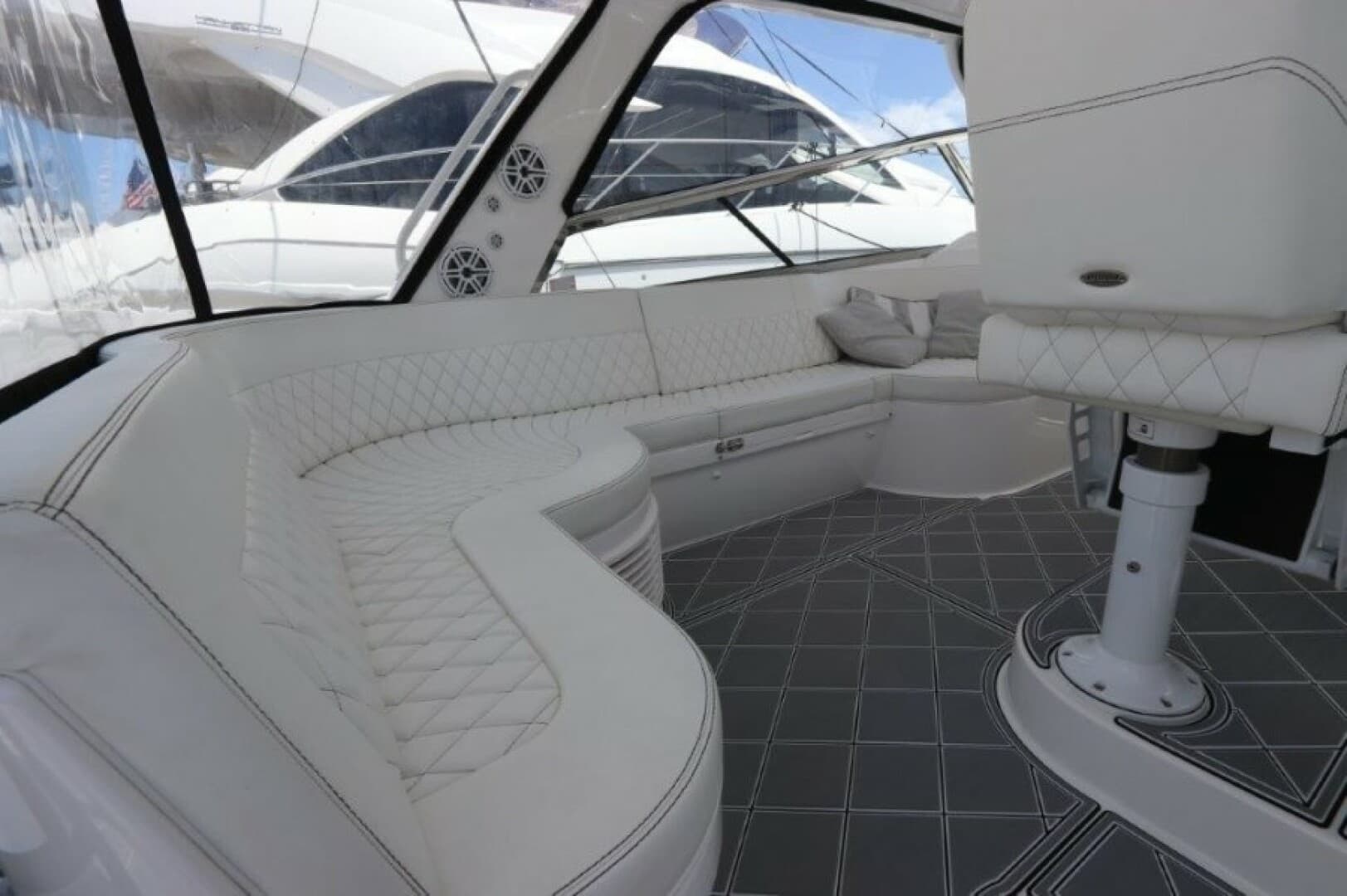2019 Intrepid 475 Sport Yacht — photo 26