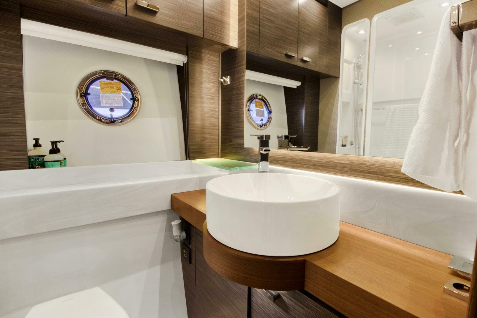 2019 Tiara Yachts 53 Coupe — photo 10