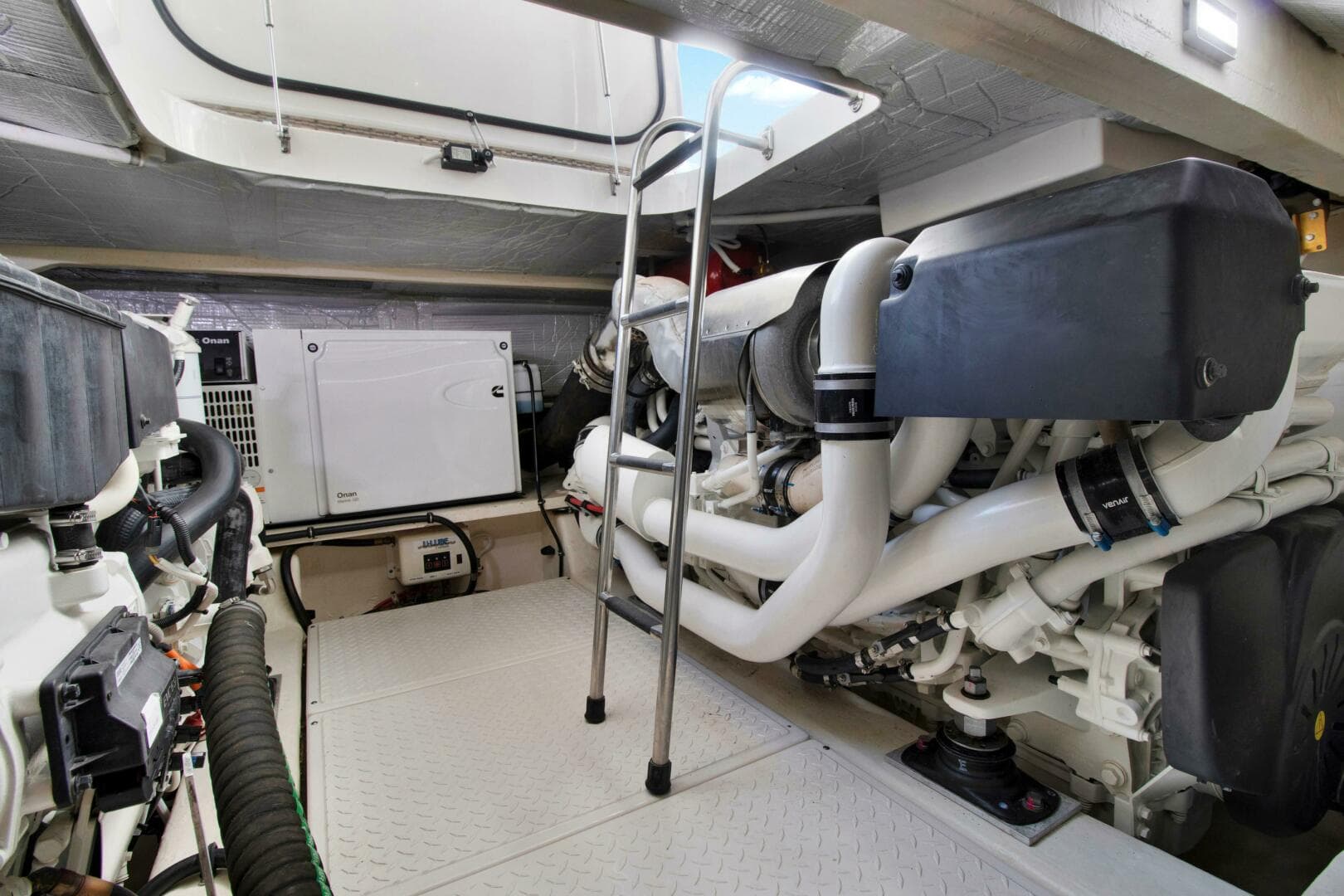 2019 Tiara Yachts 53 Coupe — photo 6