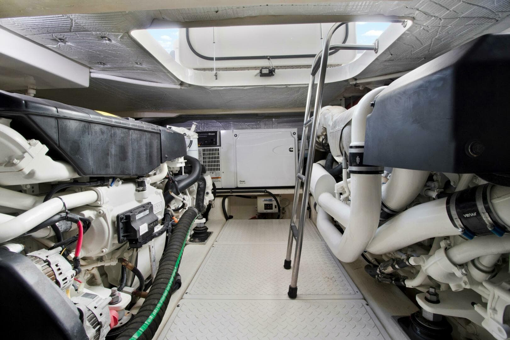 2019 Tiara Yachts 53 Coupe — photo 4