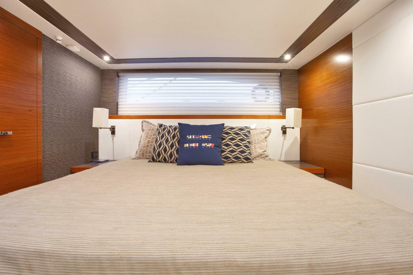 2019 Tiara Yachts 53 Coupe — photo 42