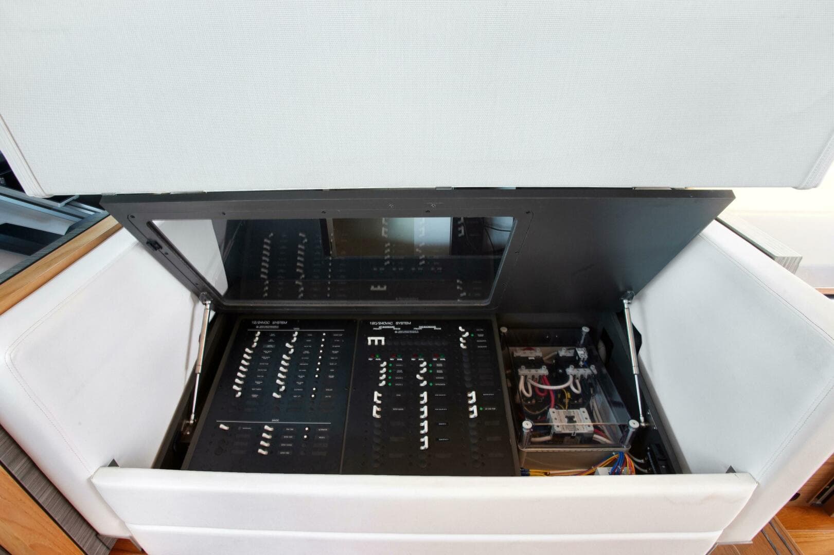 2019 Tiara Yachts 53 Coupe — photo 28