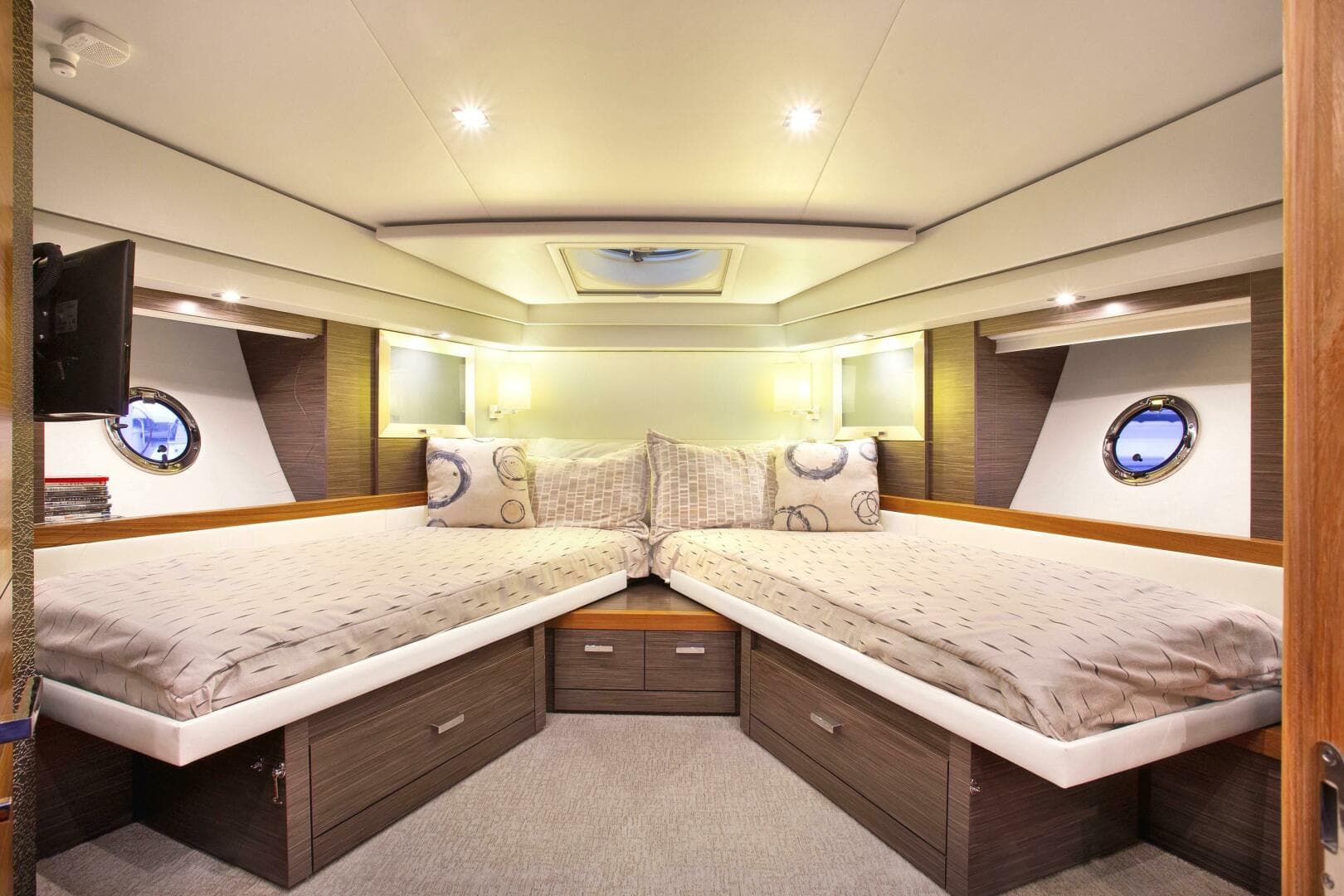 2019 Tiara Yachts 53 Coupe — photo 45