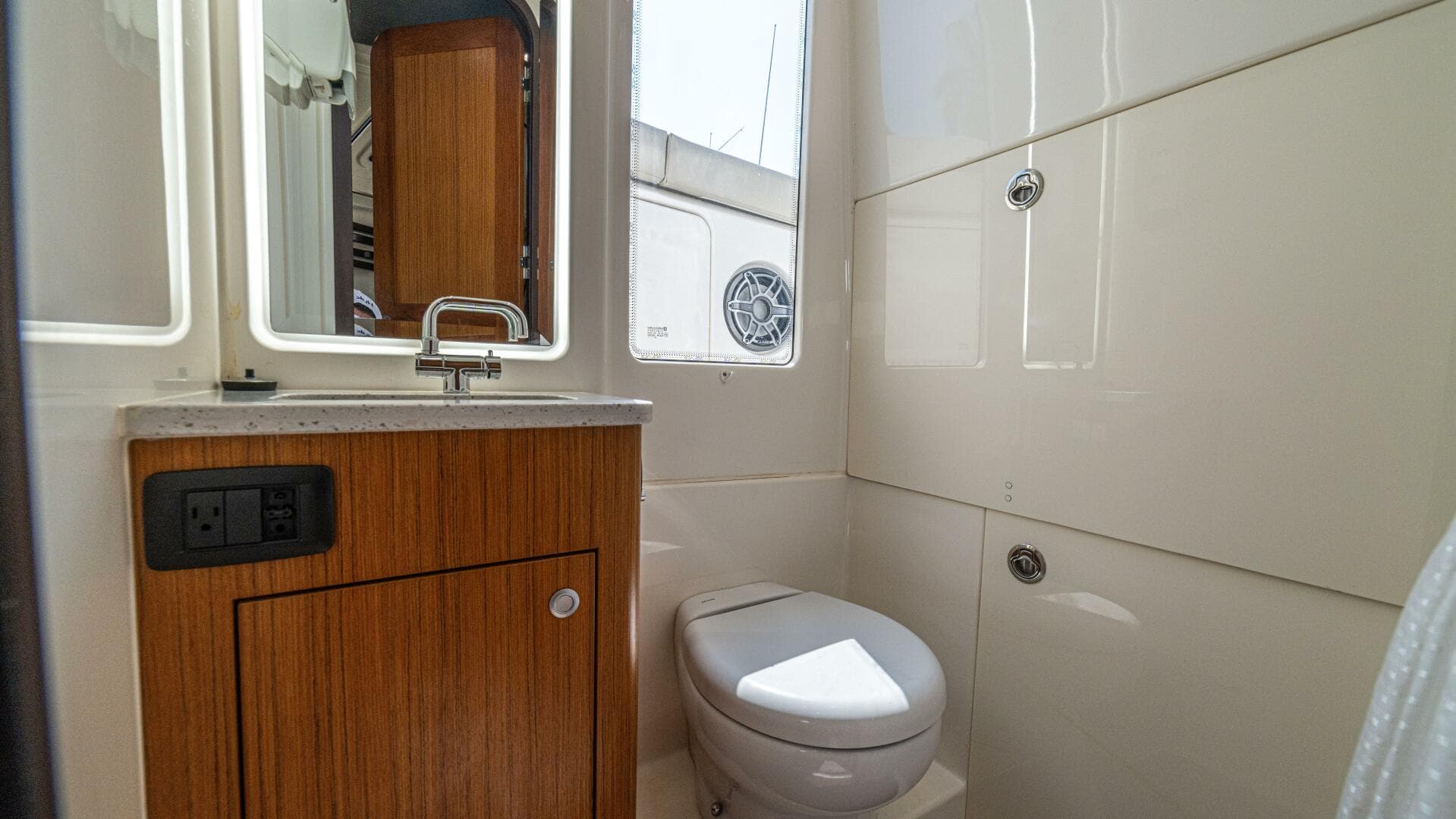 2021 Solace 41 Center Console — photo 47