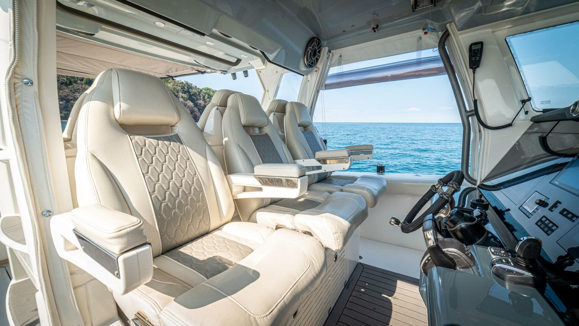 2021 Solace 41 Center Console — photo 3