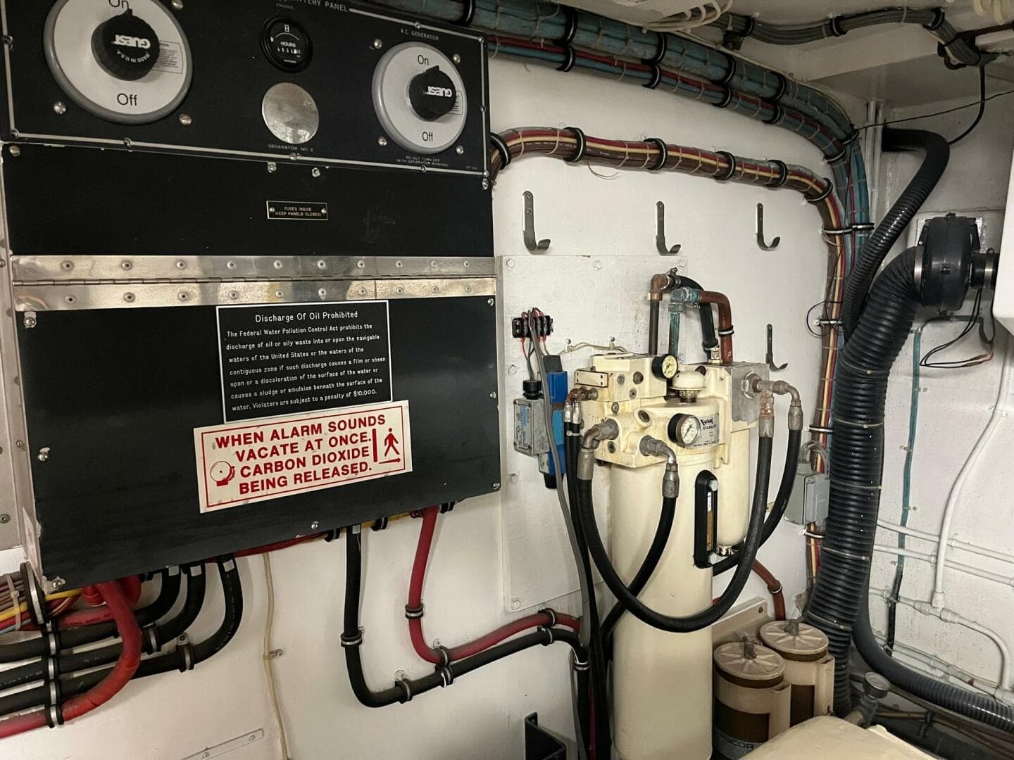 1986 Hatteras 70 Cockpit — photo 27