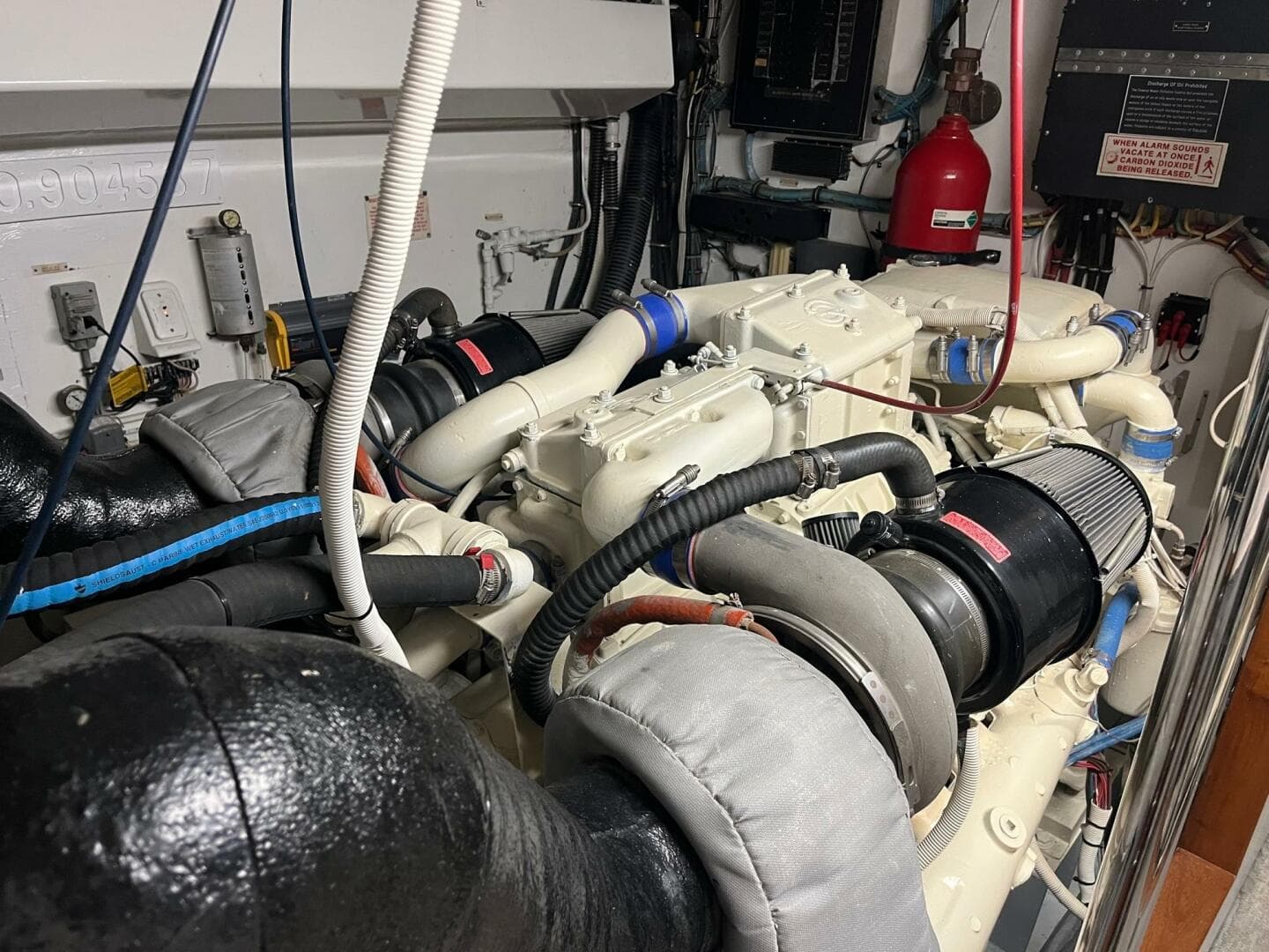 1986 Hatteras 70 Cockpit — photo 6