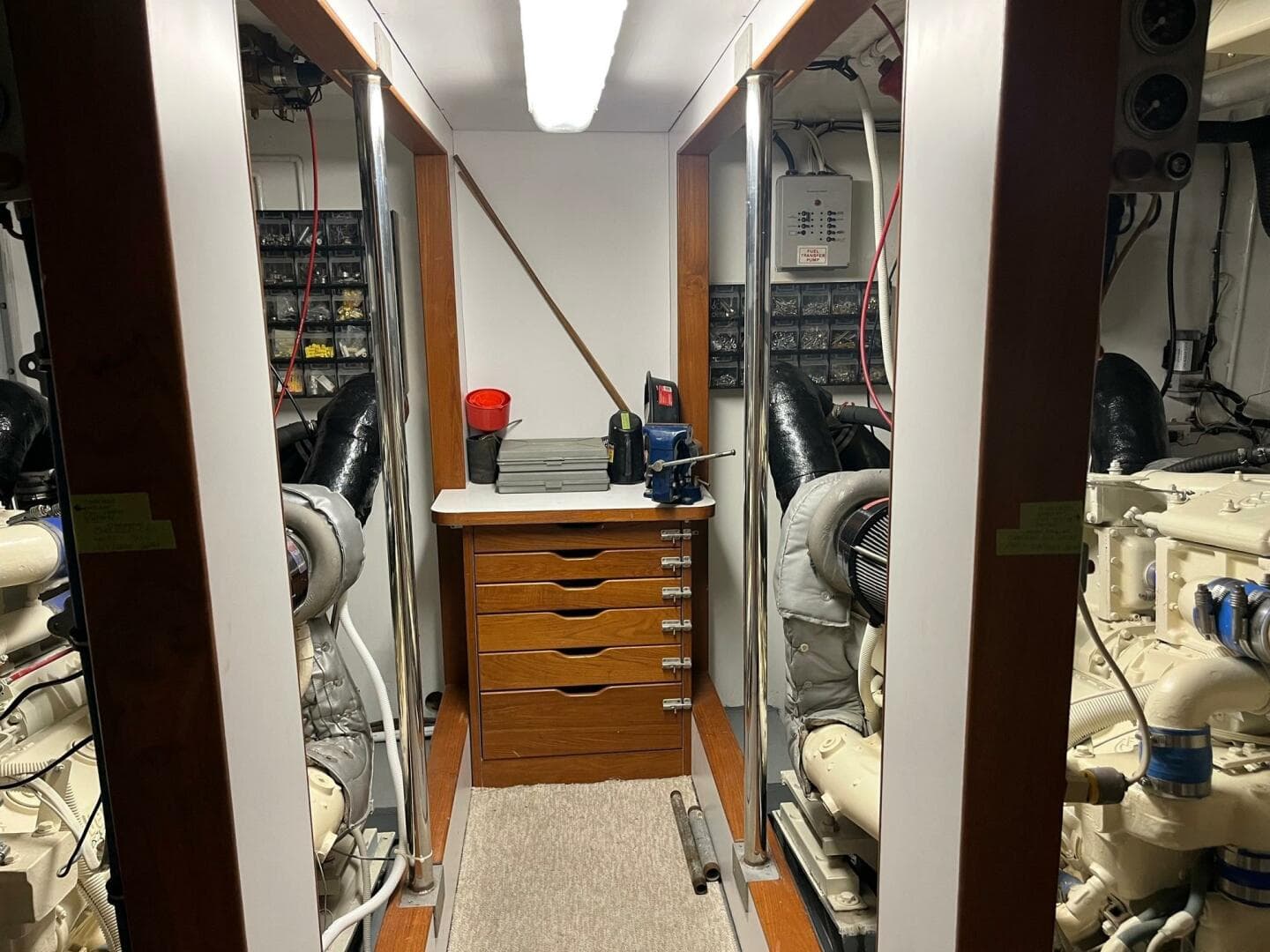 1986 Hatteras 70 Cockpit — photo 39