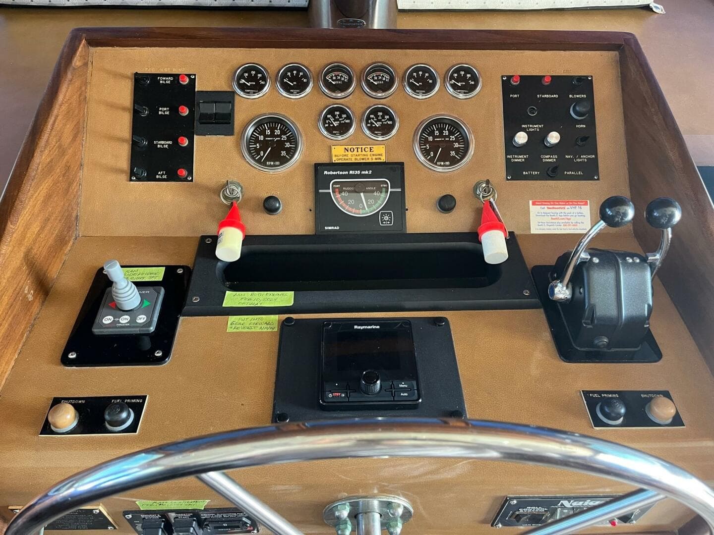 1986 Hatteras 70 Cockpit — photo 5