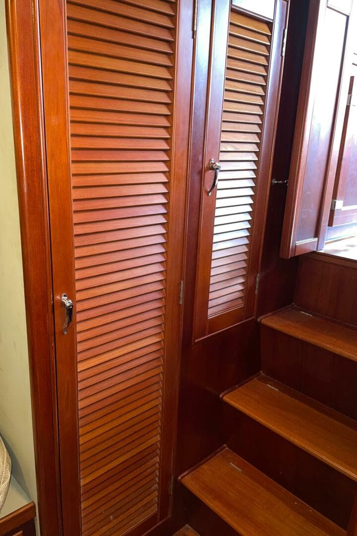 1990 Grand Banks 42 Classic — photo 16