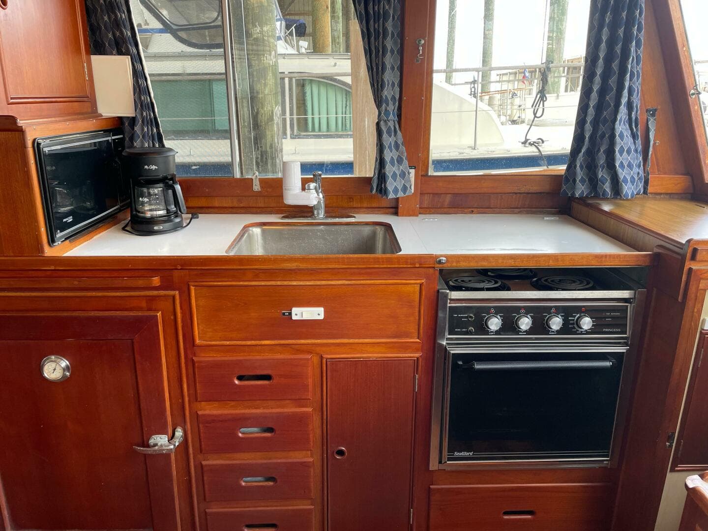 1990 Grand Banks 42 Classic — photo 6