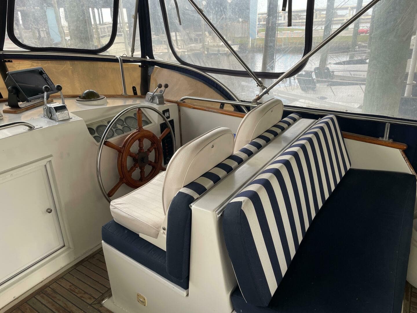 1990 Grand Banks 42 Classic — photo 38