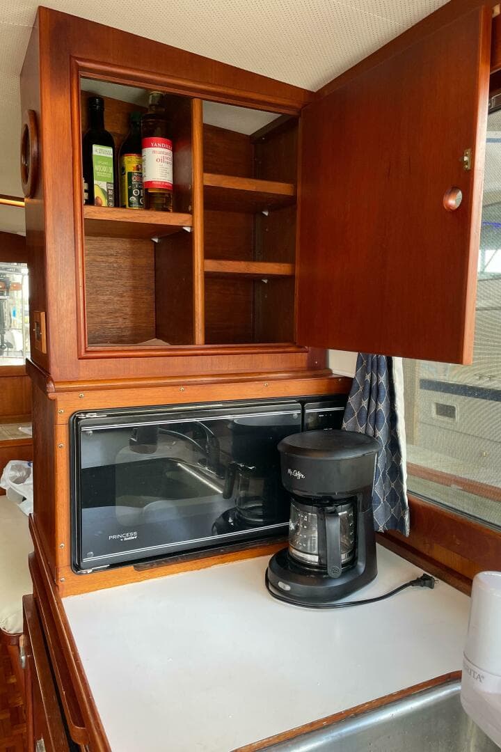 1990 Grand Banks 42 Classic — photo 10