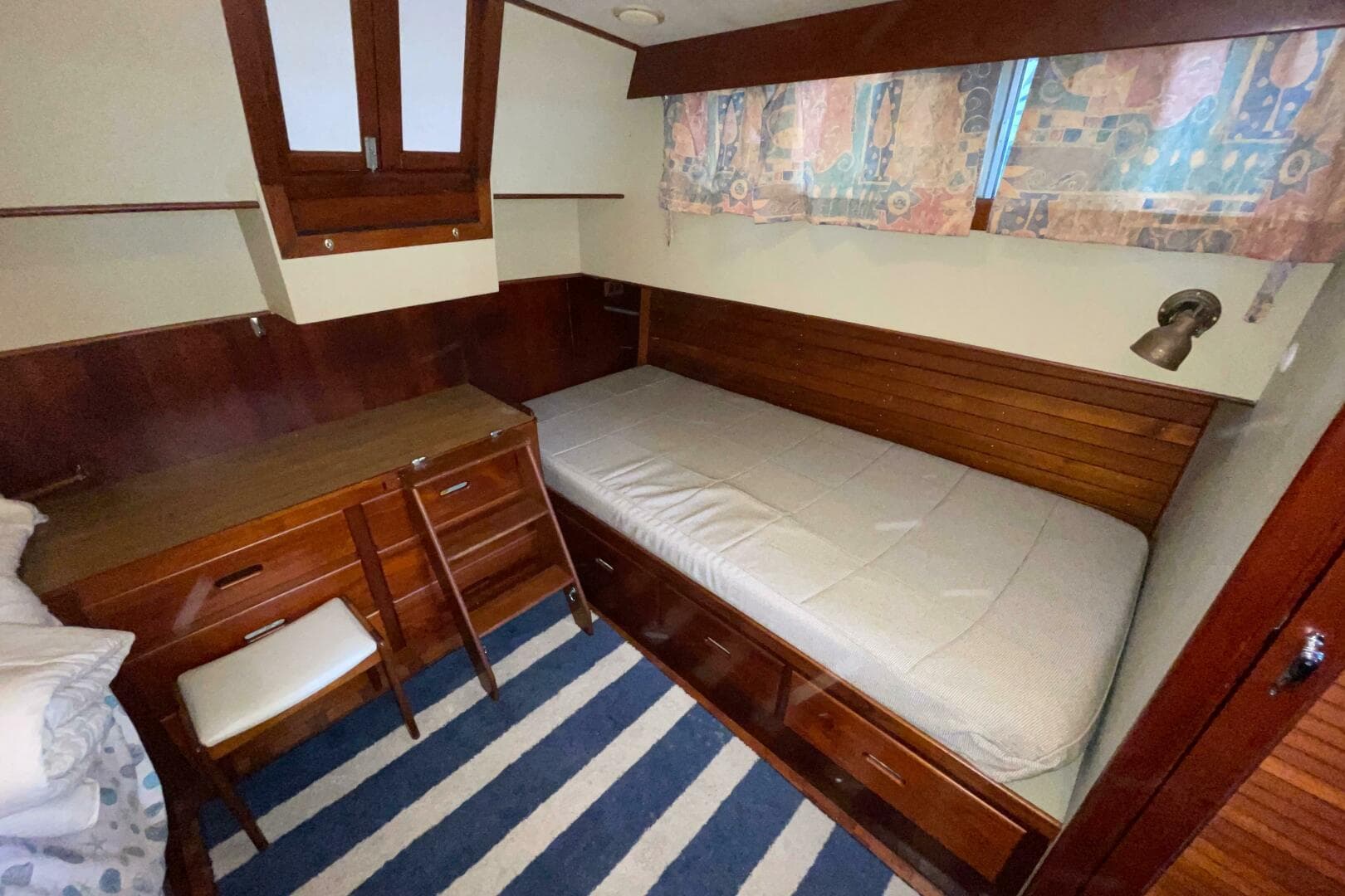 1990 Grand Banks 42 Classic — photo 14