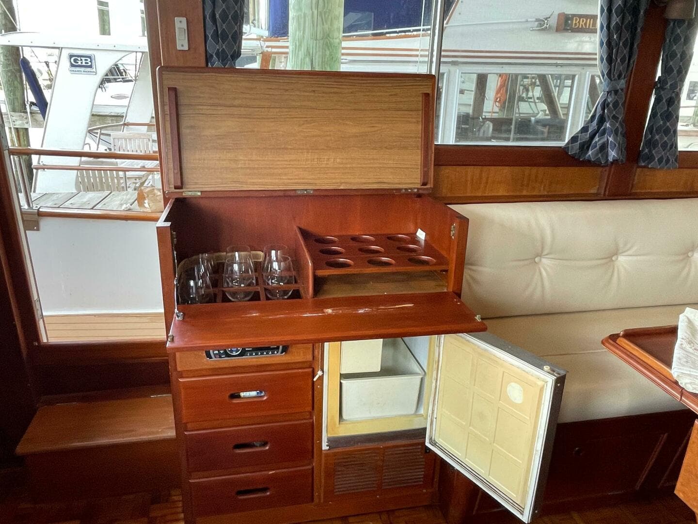 1990 Grand Banks 42 Classic — photo 8