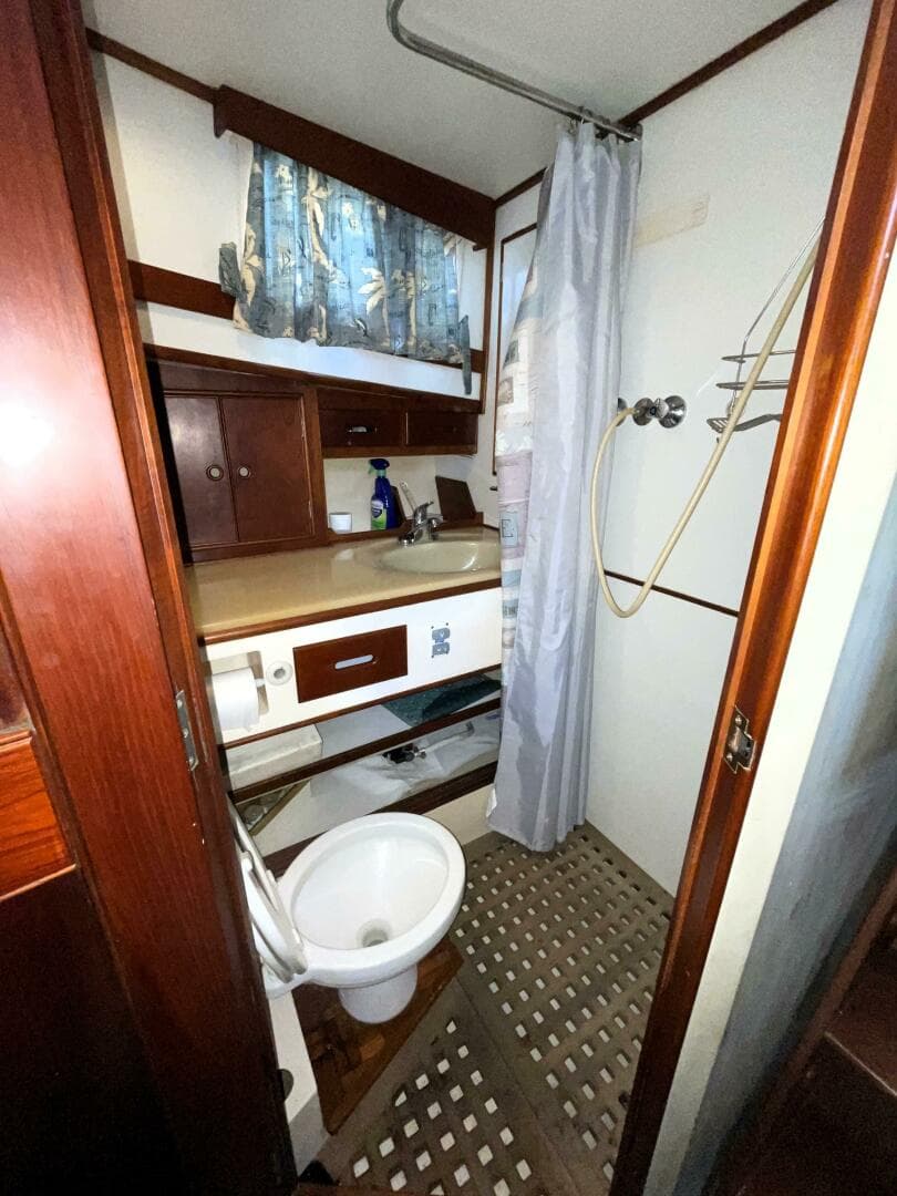 1990 Grand Banks 42 Classic — photo 18