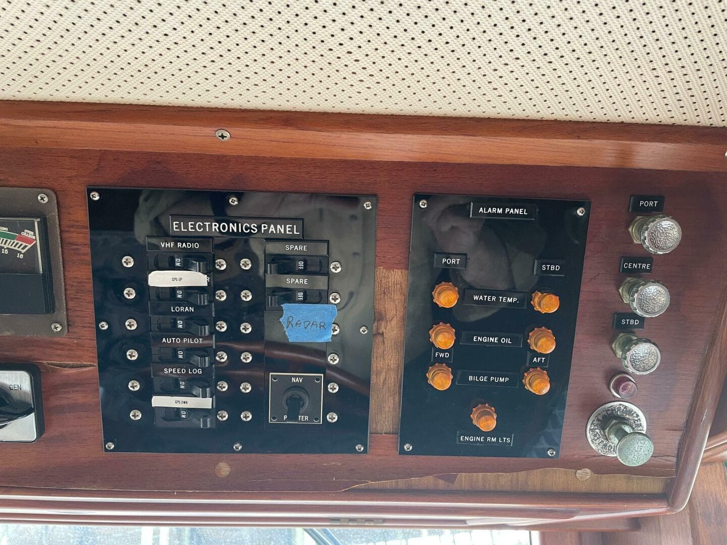 1990 Grand Banks 42 Classic — photo 5