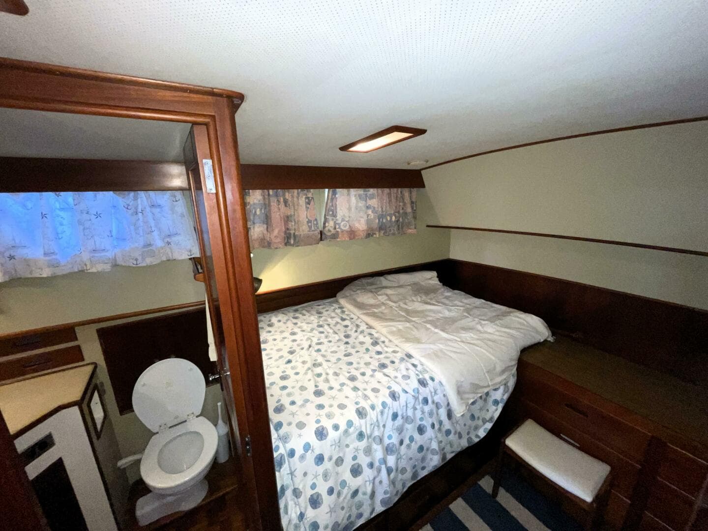 1990 Grand Banks 42 Classic — photo 17