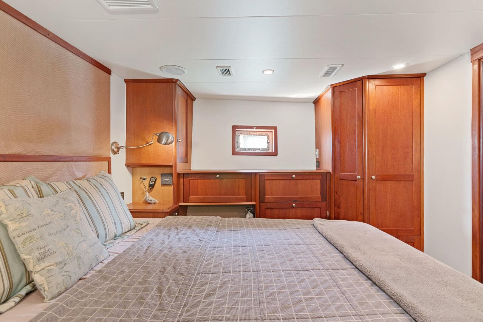 2004 Northern Marine 5700 Expedition — photo 22