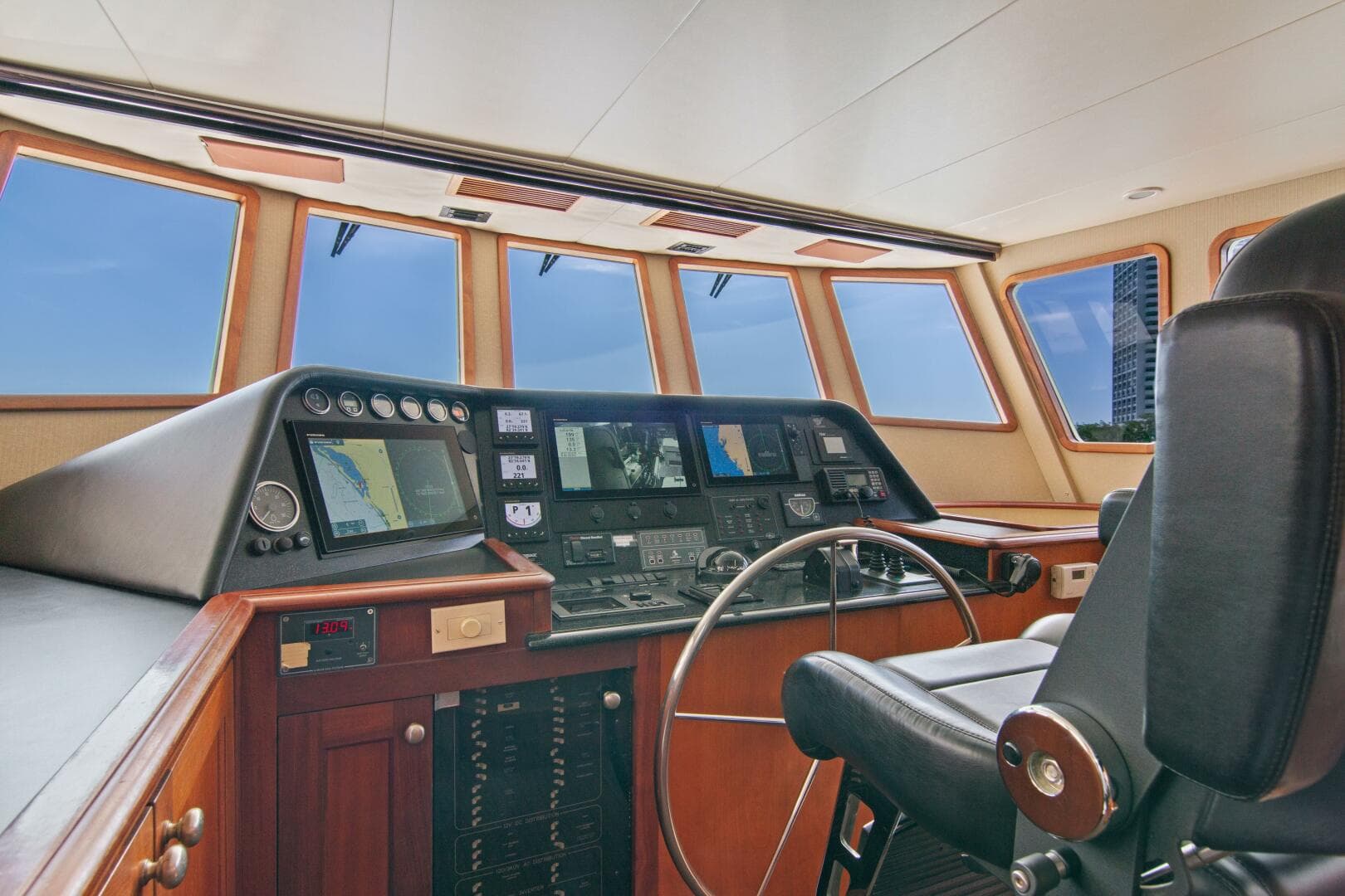 2004 Northern Marine 5700 Expedition — photo 18