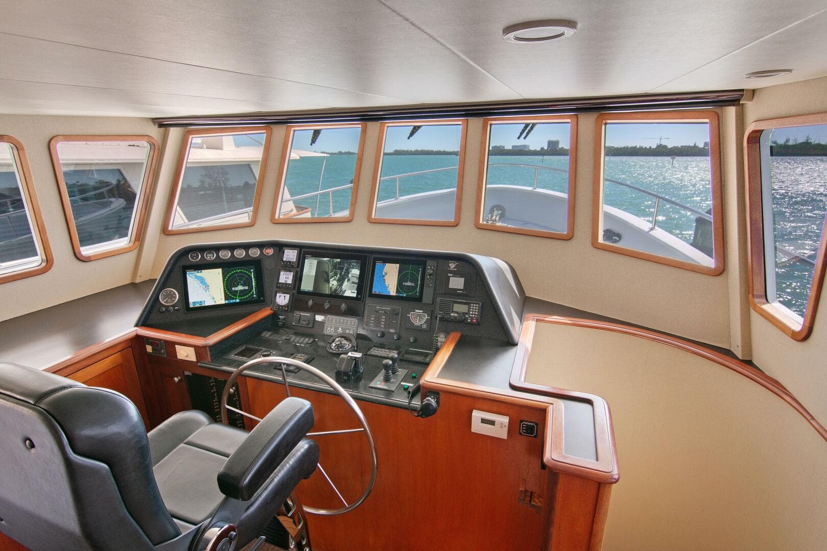 2004 Northern Marine 5700 Expedition — photo 17