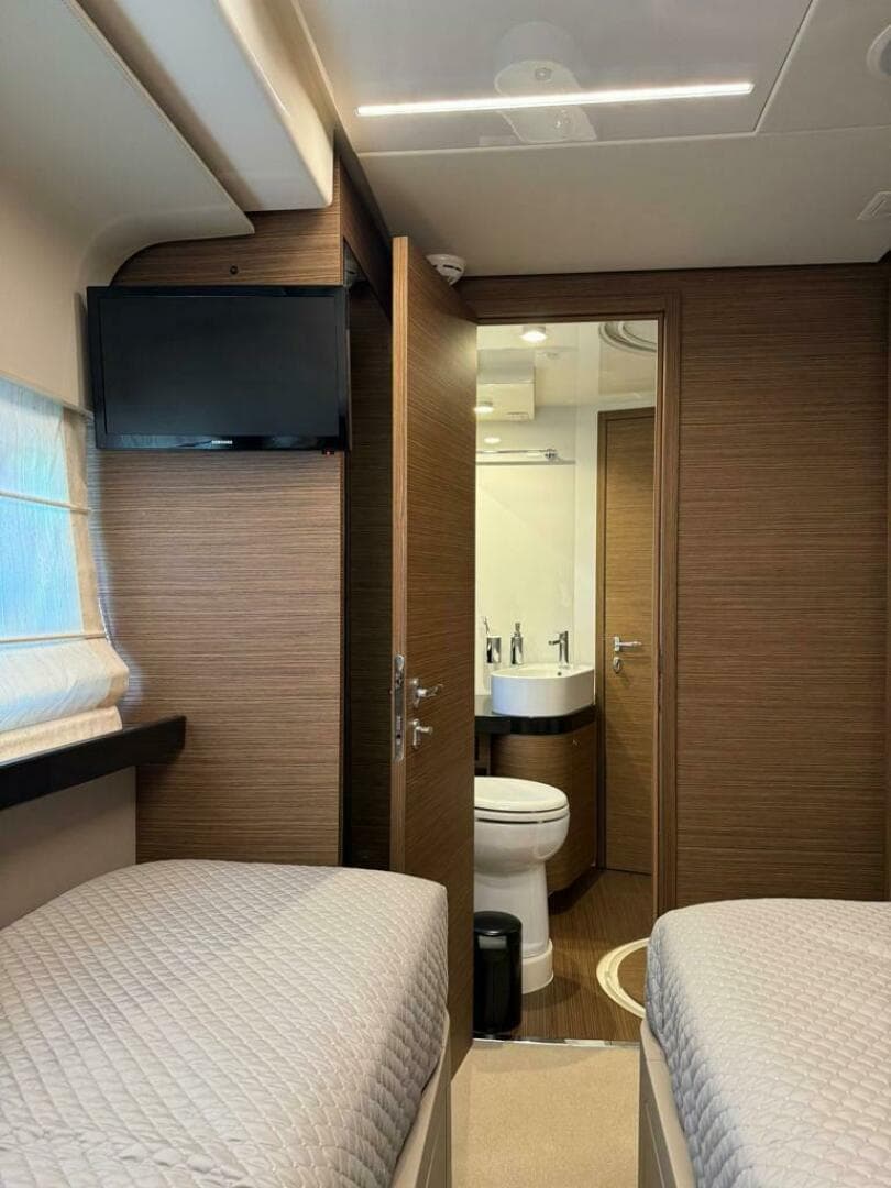 2016 Ferretti Yachts 550 — photo 17