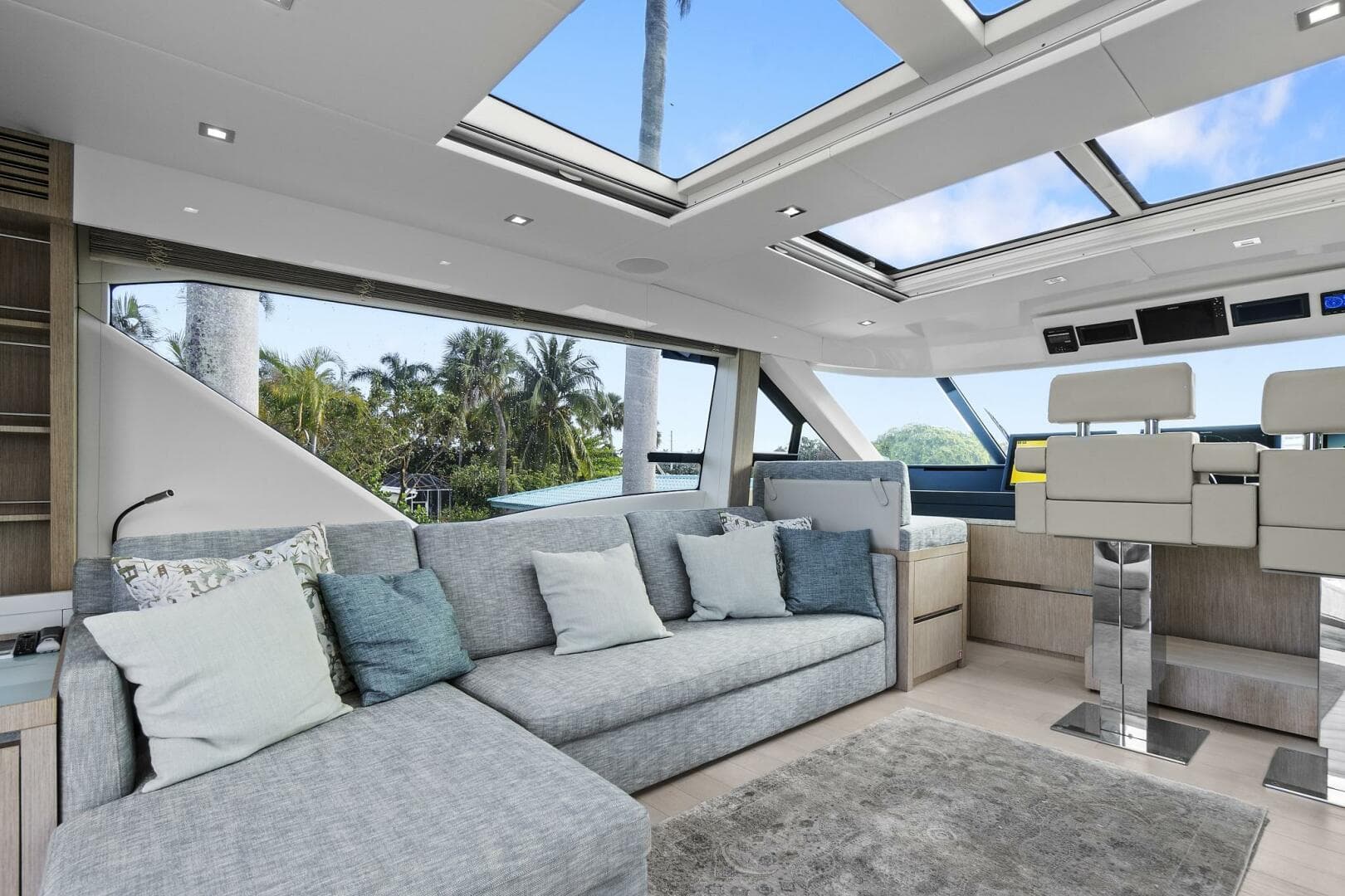 2021 Monte Carlo Yachts 76 Skylounge — photo 18