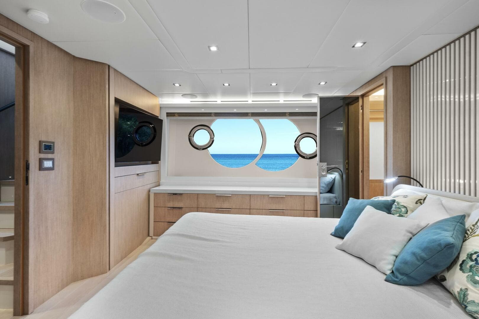 2021 Monte Carlo Yachts 76 Skylounge — photo 28