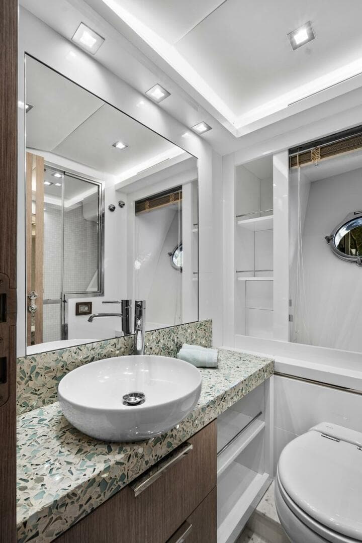 2021 Monte Carlo Yachts 76 Skylounge — photo 40