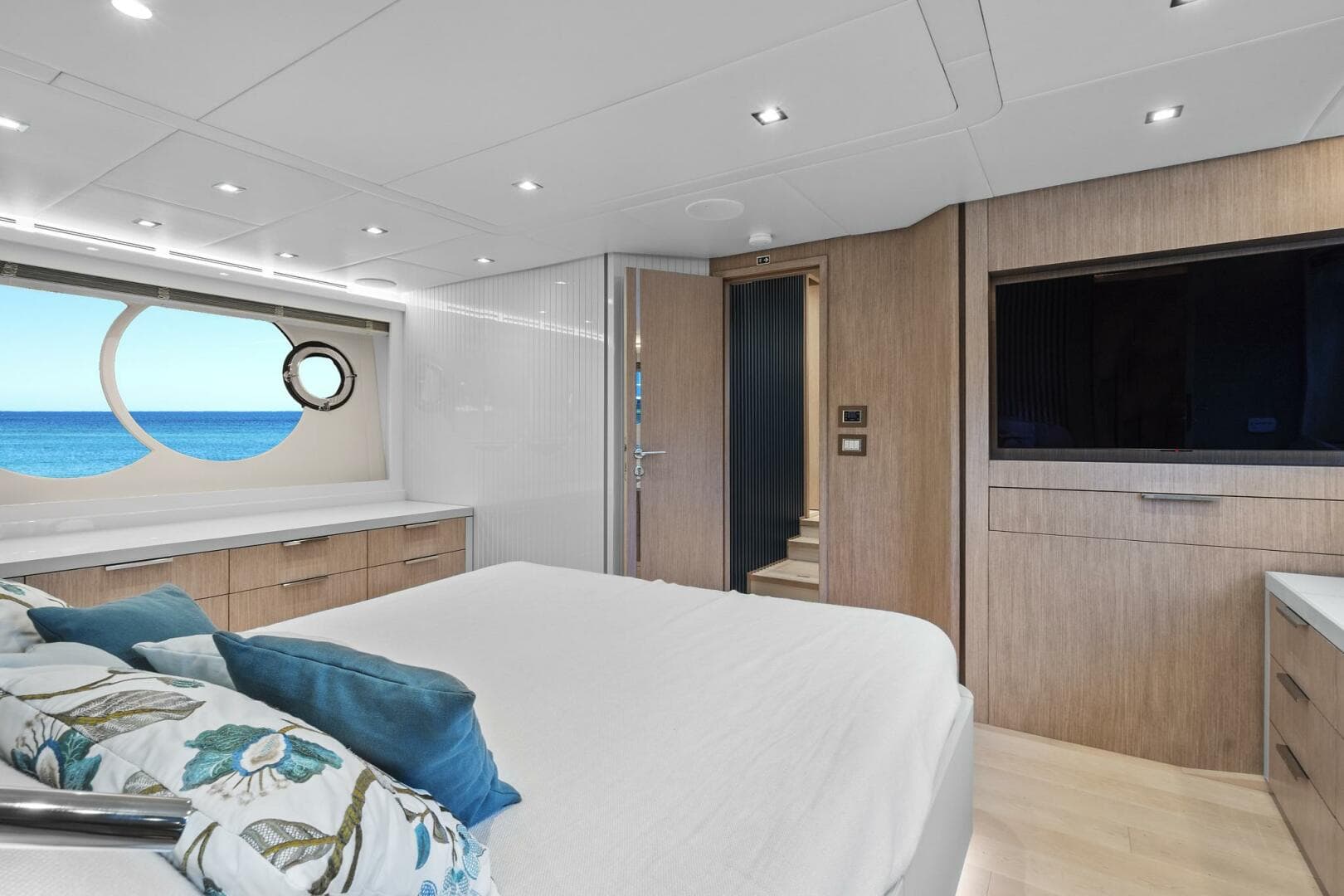 2021 Monte Carlo Yachts 76 Skylounge — photo 29