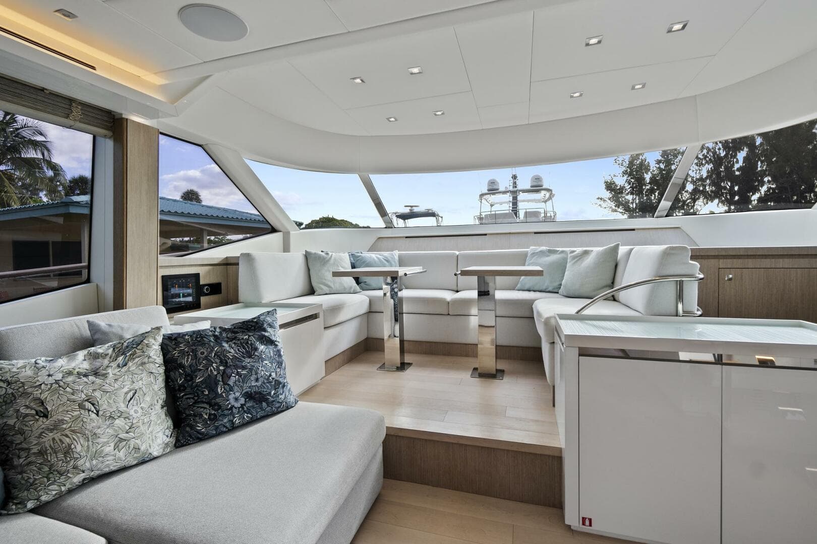 2021 Monte Carlo Yachts 76 Skylounge — photo 11