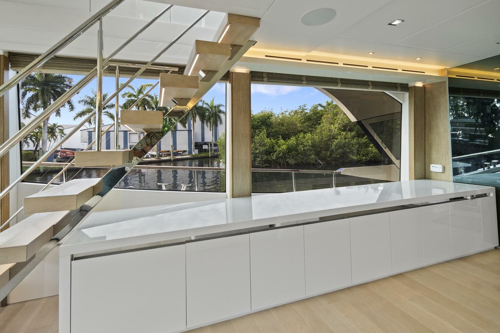 2021 Monte Carlo Yachts 76 Skylounge — photo 14