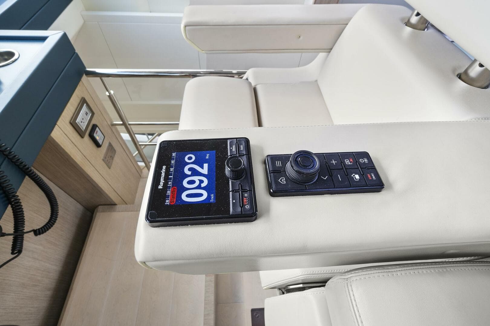 2021 Monte Carlo Yachts 76 Skylounge — photo 21