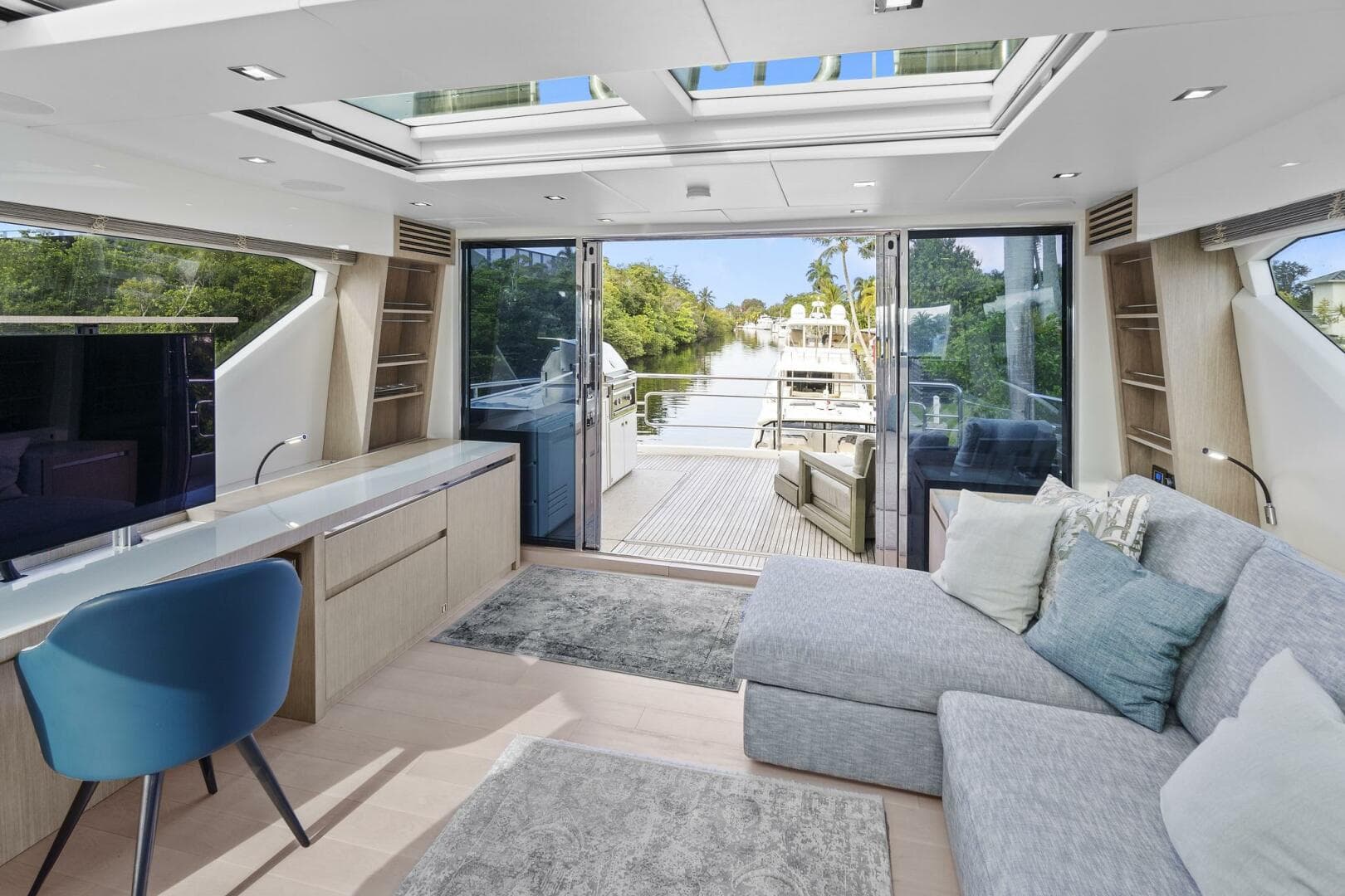 2021 Monte Carlo Yachts 76 Skylounge — photo 22