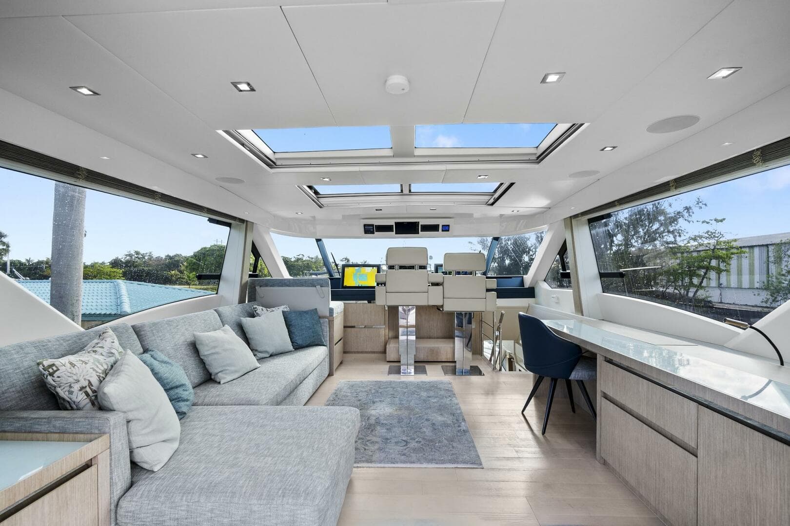 2021 Monte Carlo Yachts 76 Skylounge — photo 17