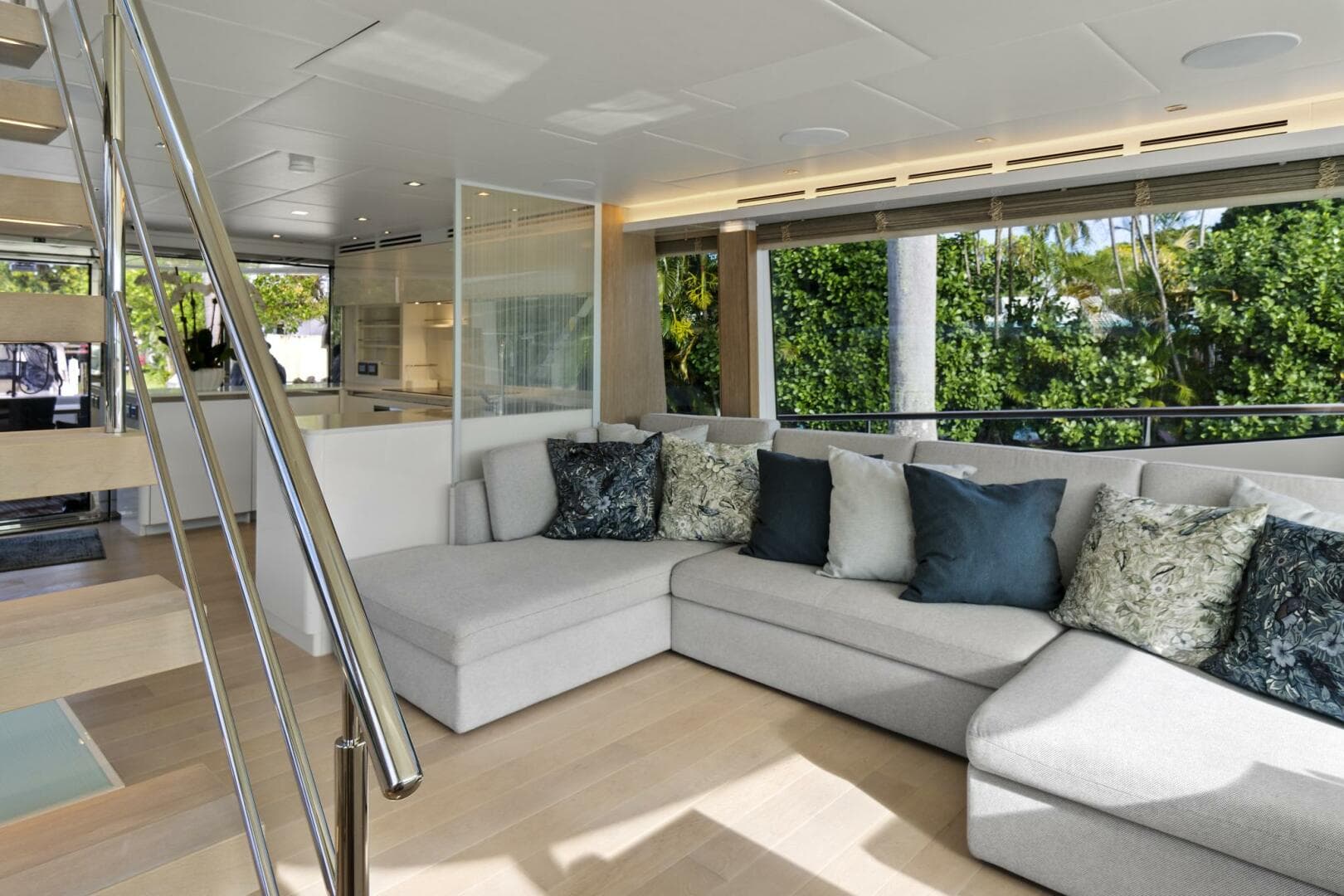 2021 Monte Carlo Yachts 76 Skylounge — photo 10