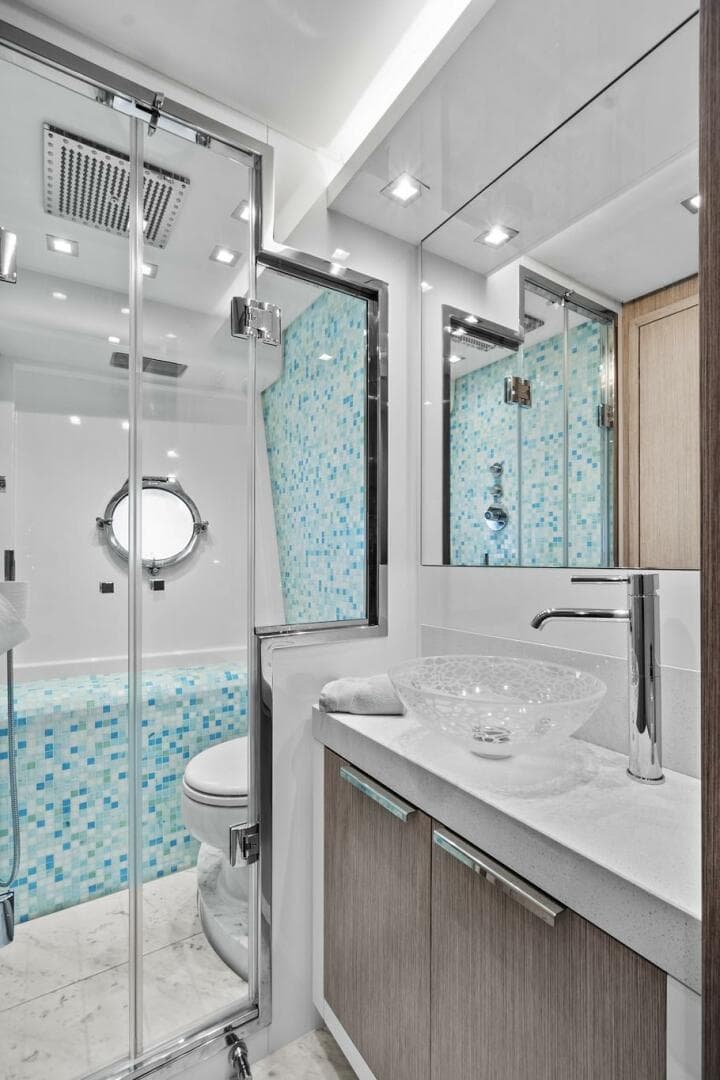 2021 Monte Carlo Yachts 76 Skylounge — photo 36