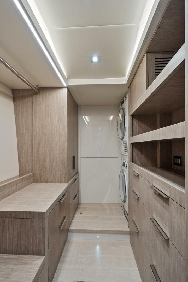 2021 Monte Carlo Yachts 76 Skylounge — photo 30