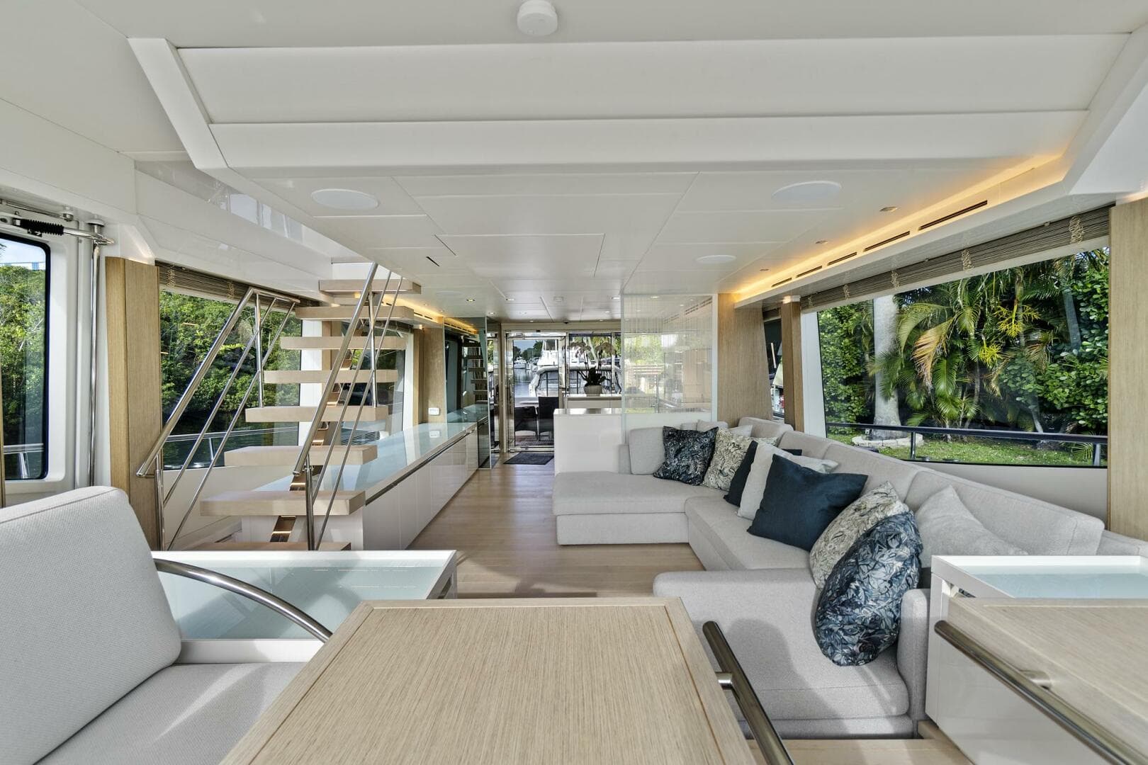 2021 Monte Carlo Yachts 76 Skylounge — photo 12