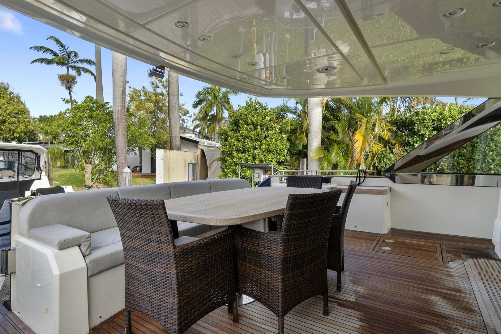 2021 Monte Carlo Yachts 76 Skylounge — photo 6