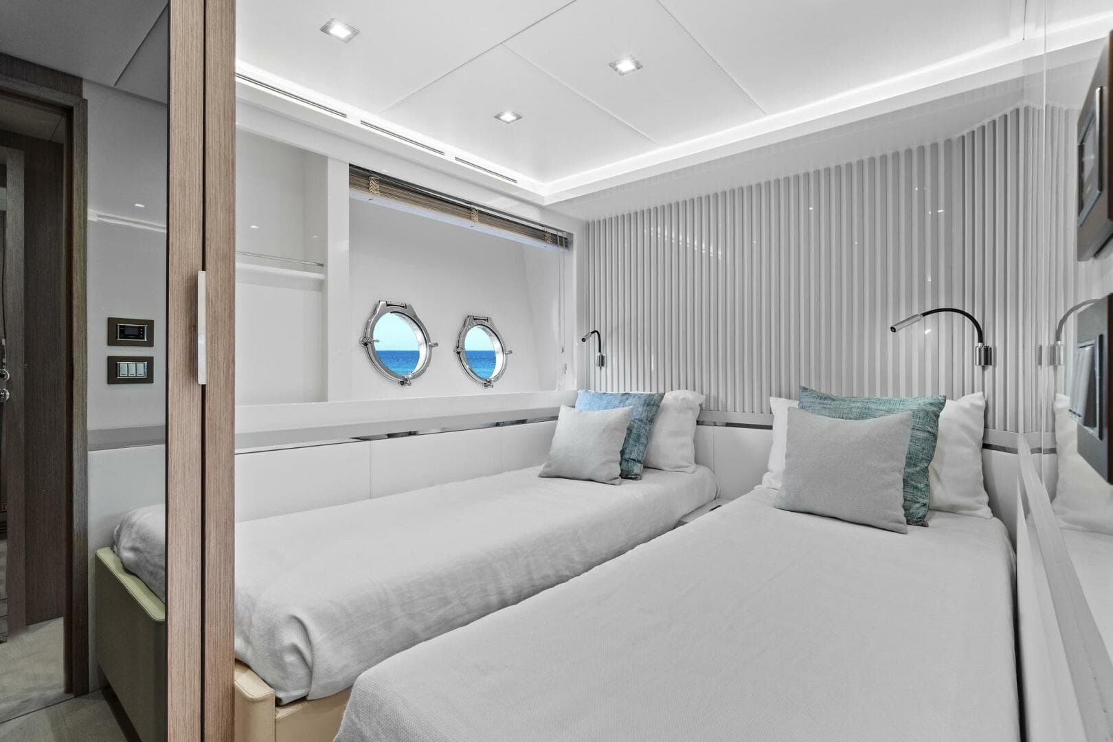 2021 Monte Carlo Yachts 76 Skylounge — photo 37