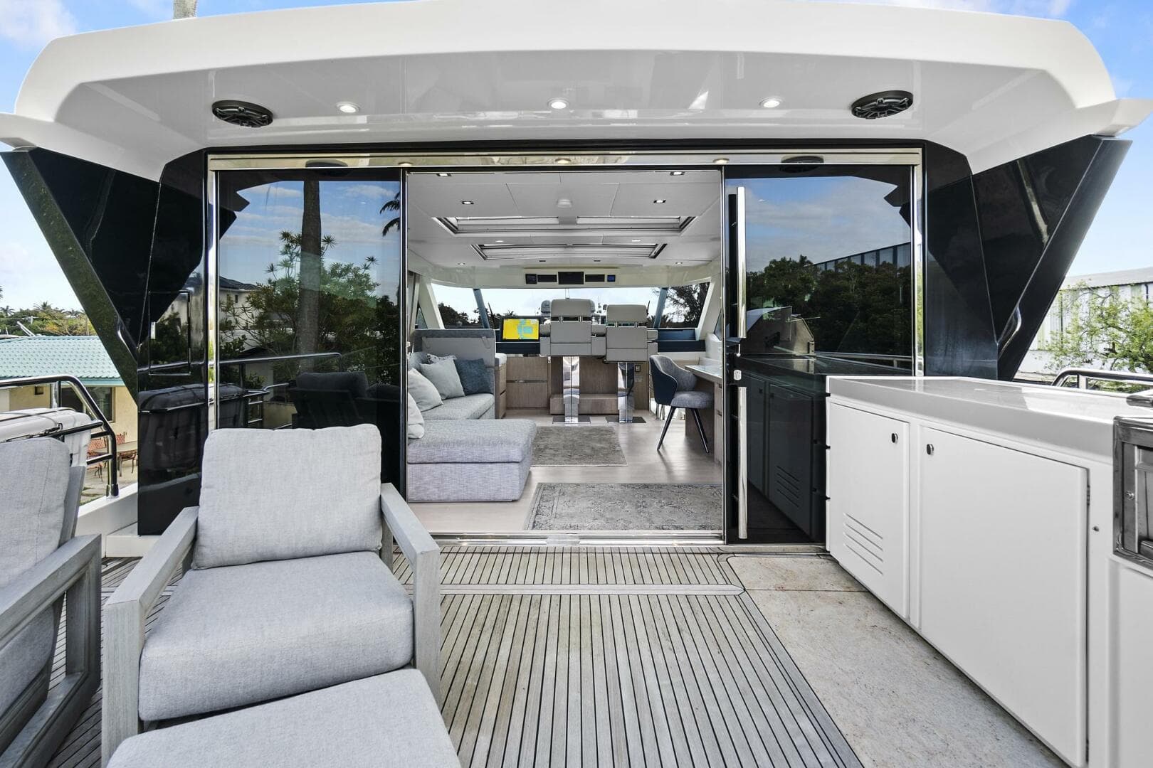 2021 Monte Carlo Yachts 76 Skylounge — photo 24