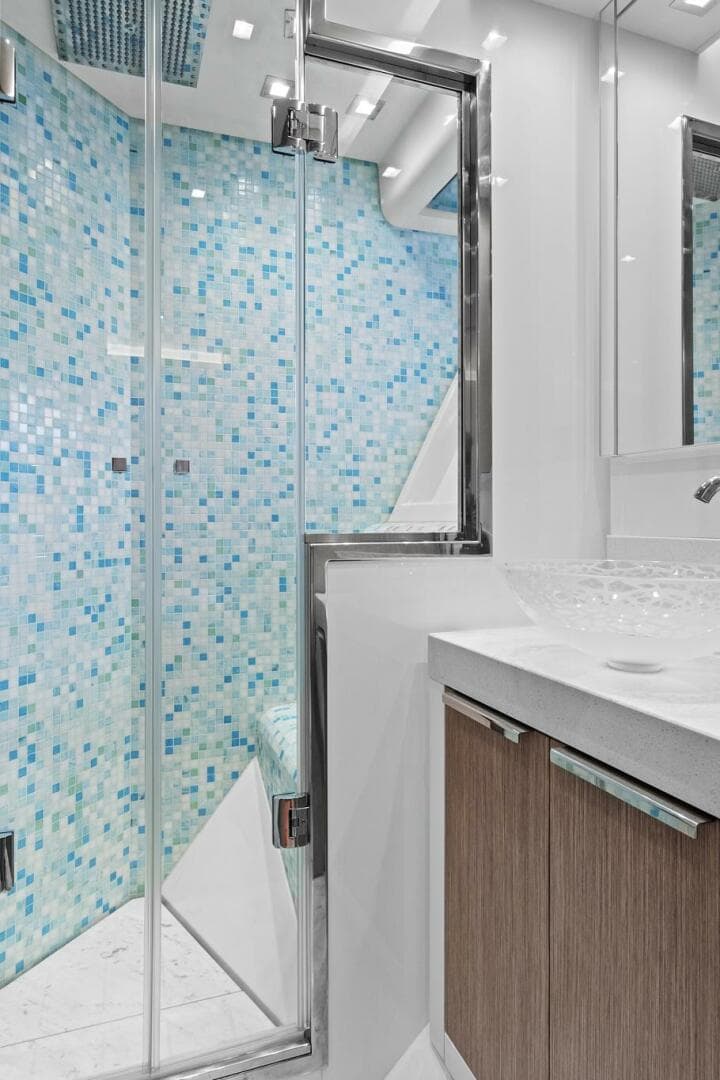 2021 Monte Carlo Yachts 76 Skylounge — photo 38