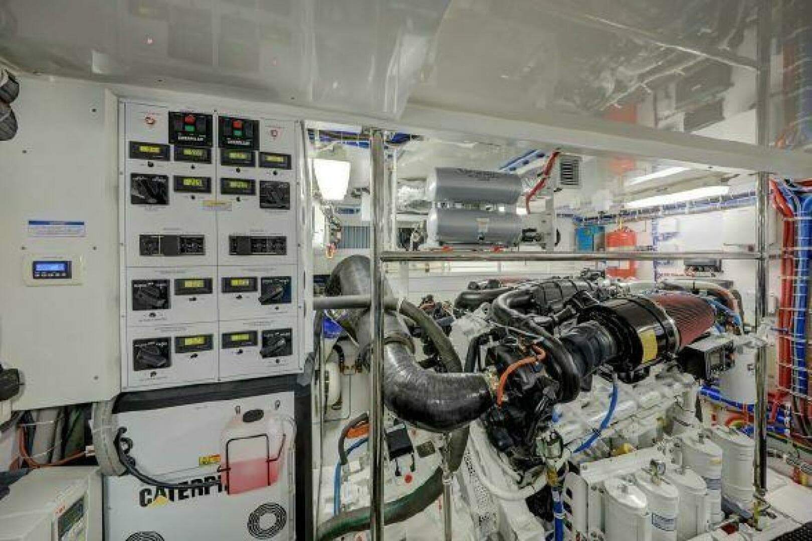 2020 Hatteras — photo 21