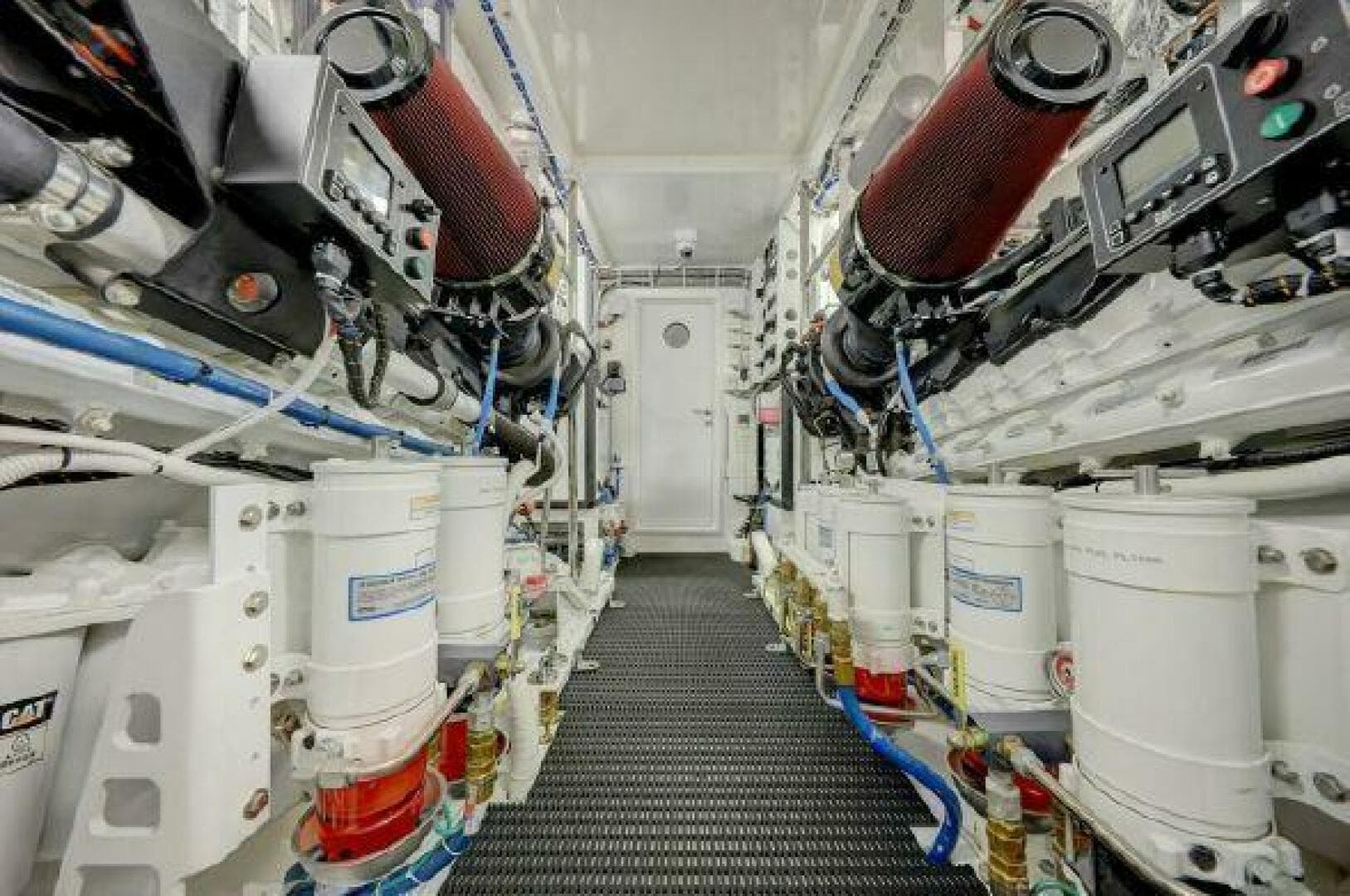 2020 Hatteras — photo 20