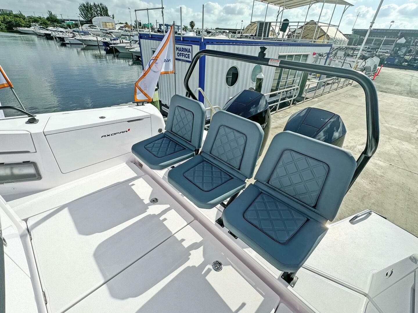 2024 Axopar 37 Sun Top — photo 16