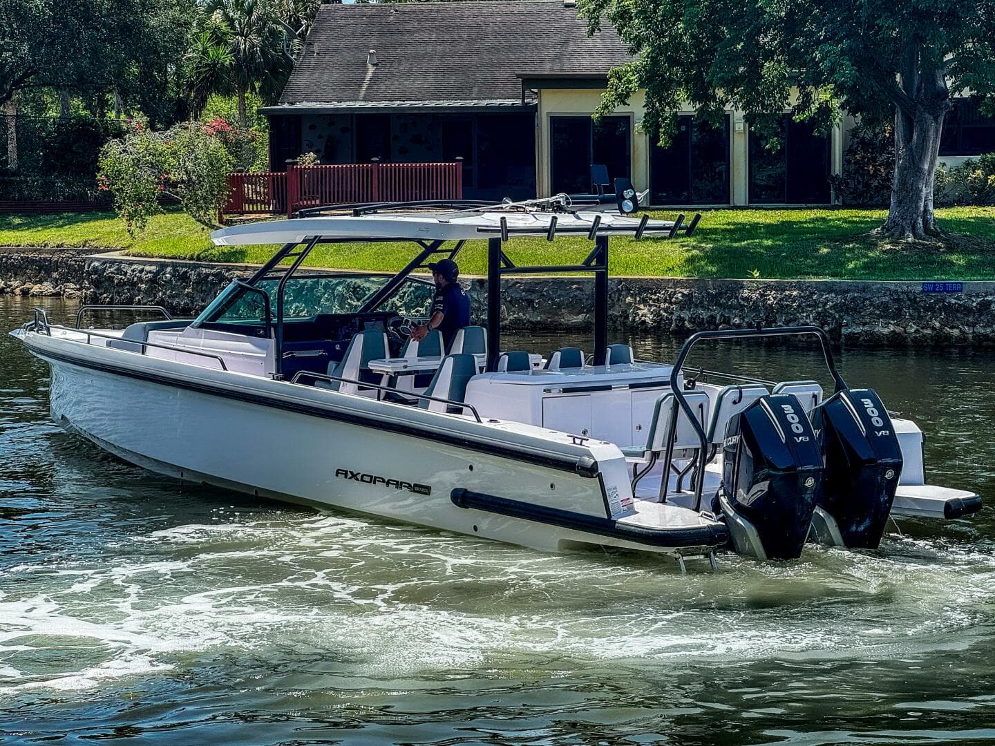 2024 Axopar 37 Sun Top — photo 3