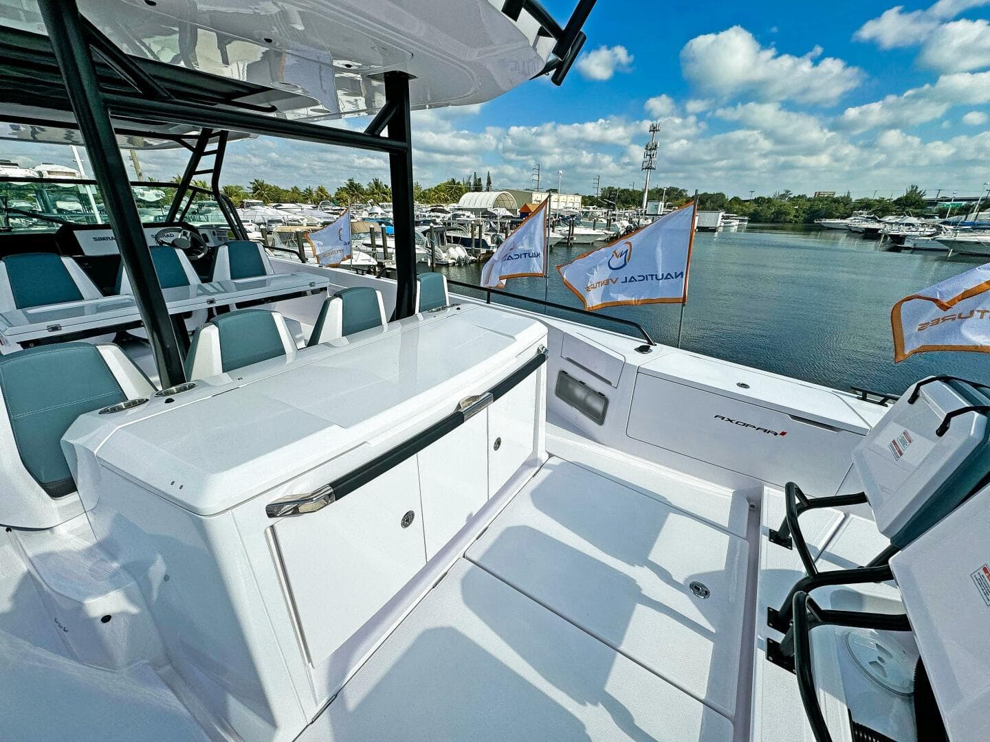 2024 Axopar 37 Sun Top — photo 12