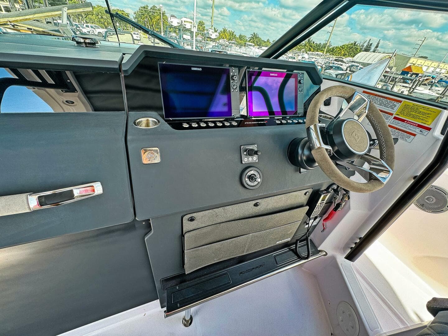 2024 Axopar 37 Sun Top — photo 9