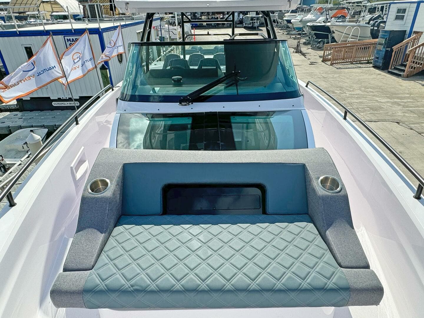 2024 Axopar 37 Sun Top — photo 8